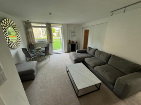 3 Bedroom tranquil ground floor flat in Merchiston